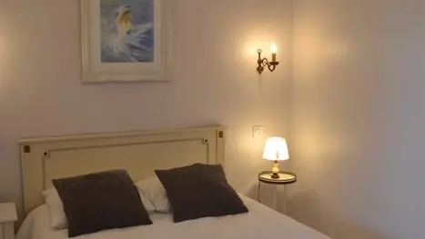 HLOAQU047V507EDK_Thézac_La forge_chambre1