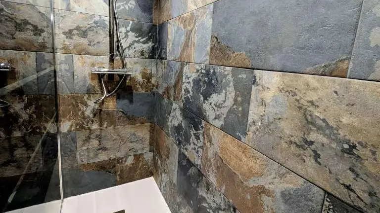 salle-de-bain-portrait-2-scaled