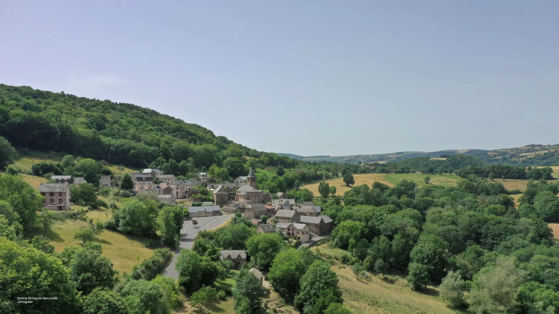 Le village de Nogaret, les balcons de l'Aubrac_2