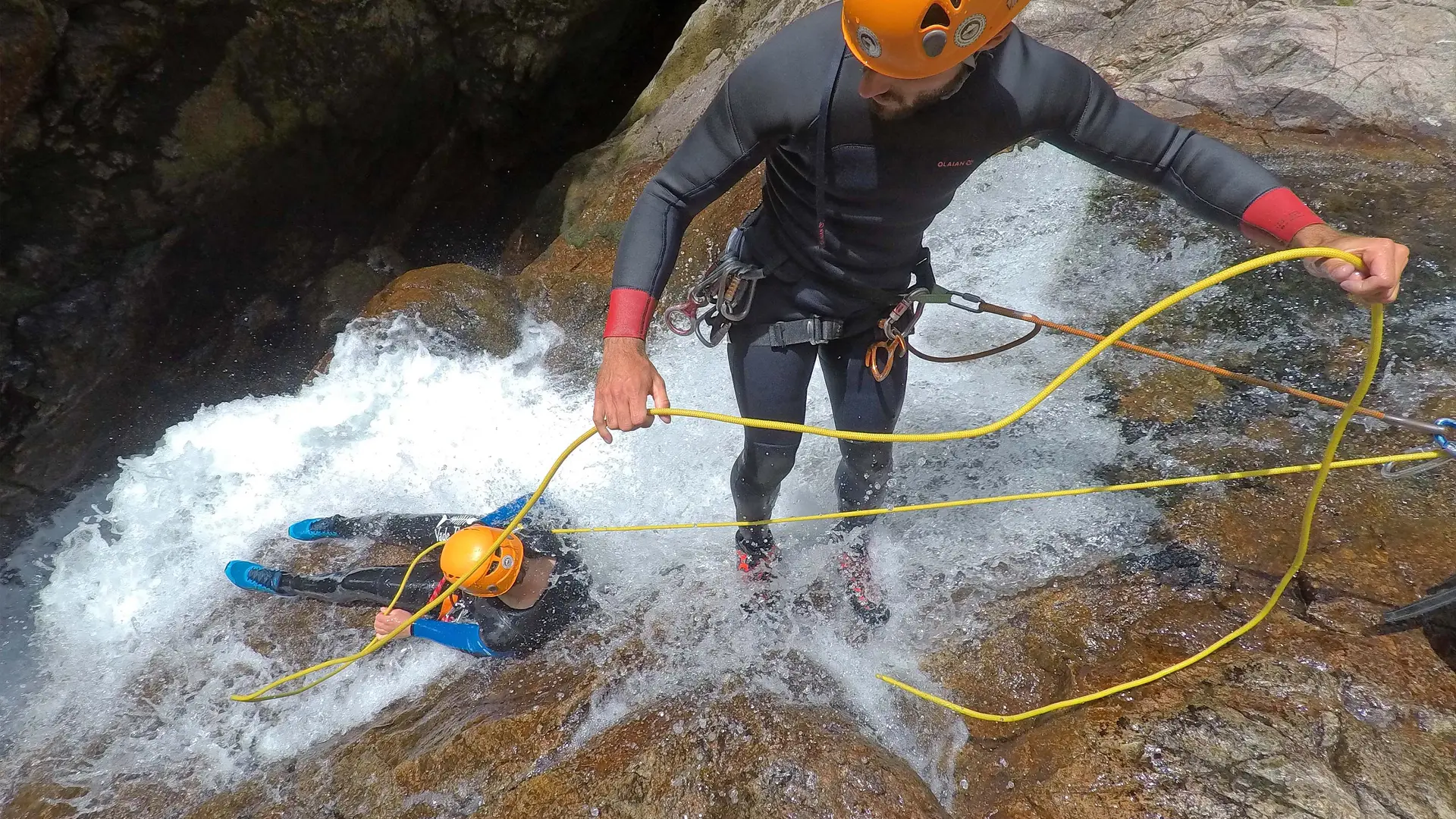 Canyoning sportif - Tapoul - rappel dans la cascade