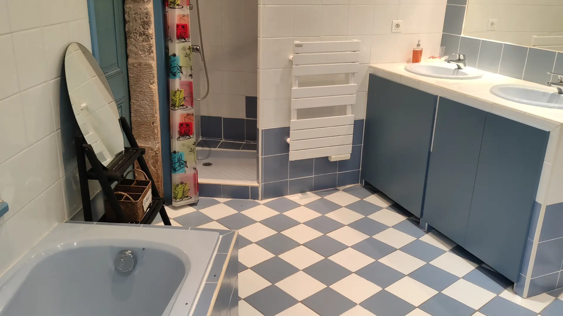 Gîte Les Sambucs à Inos (Olivier Poujol) - salle de bain et d'eau