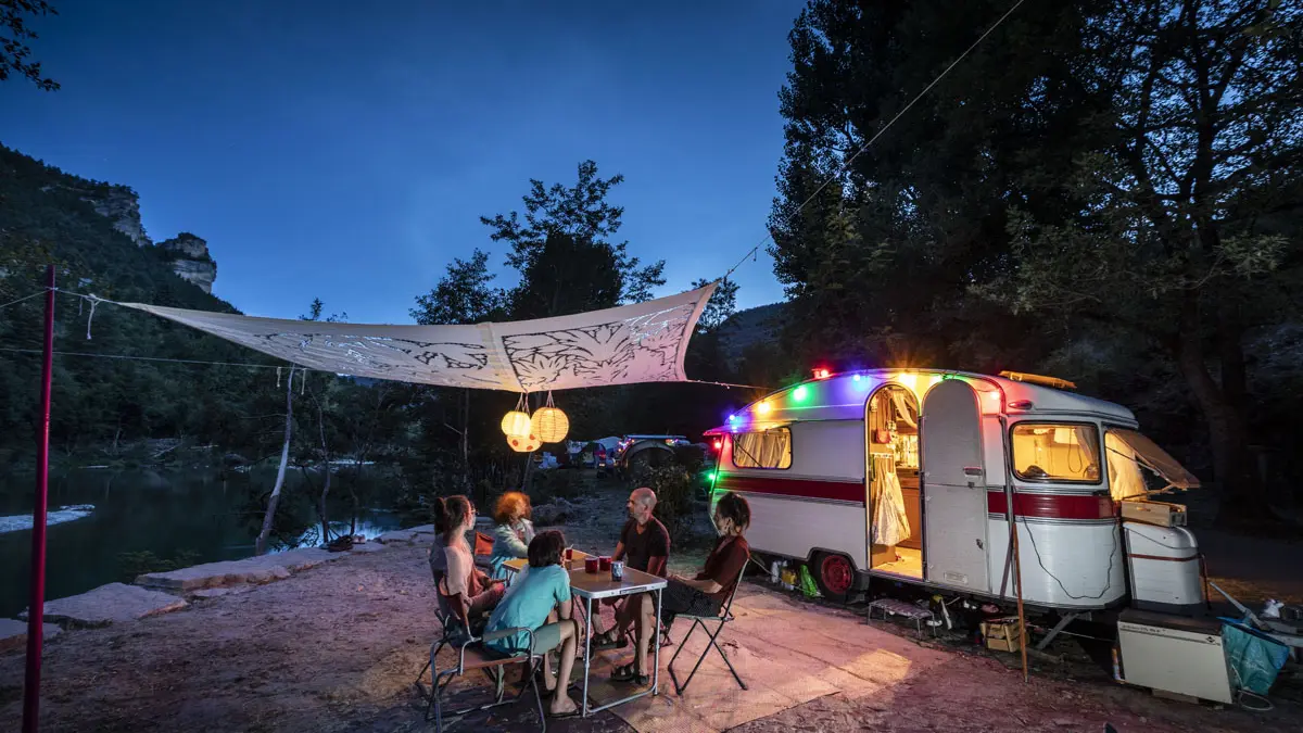 Emplacement confort en bord de rivière
