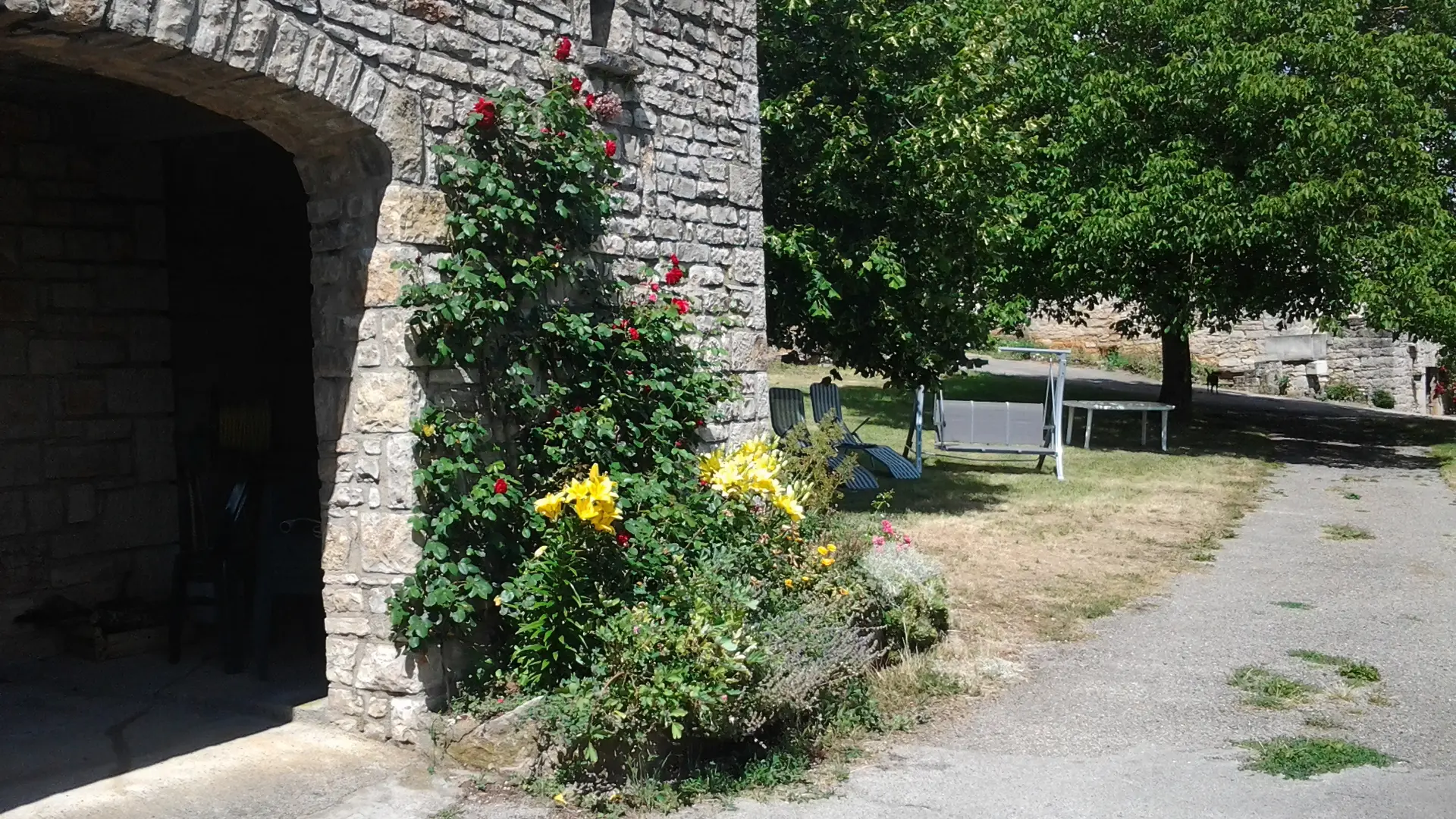 Le Pradet, Gîtes de Combelasais - Espace privé devant l'entrée du studio