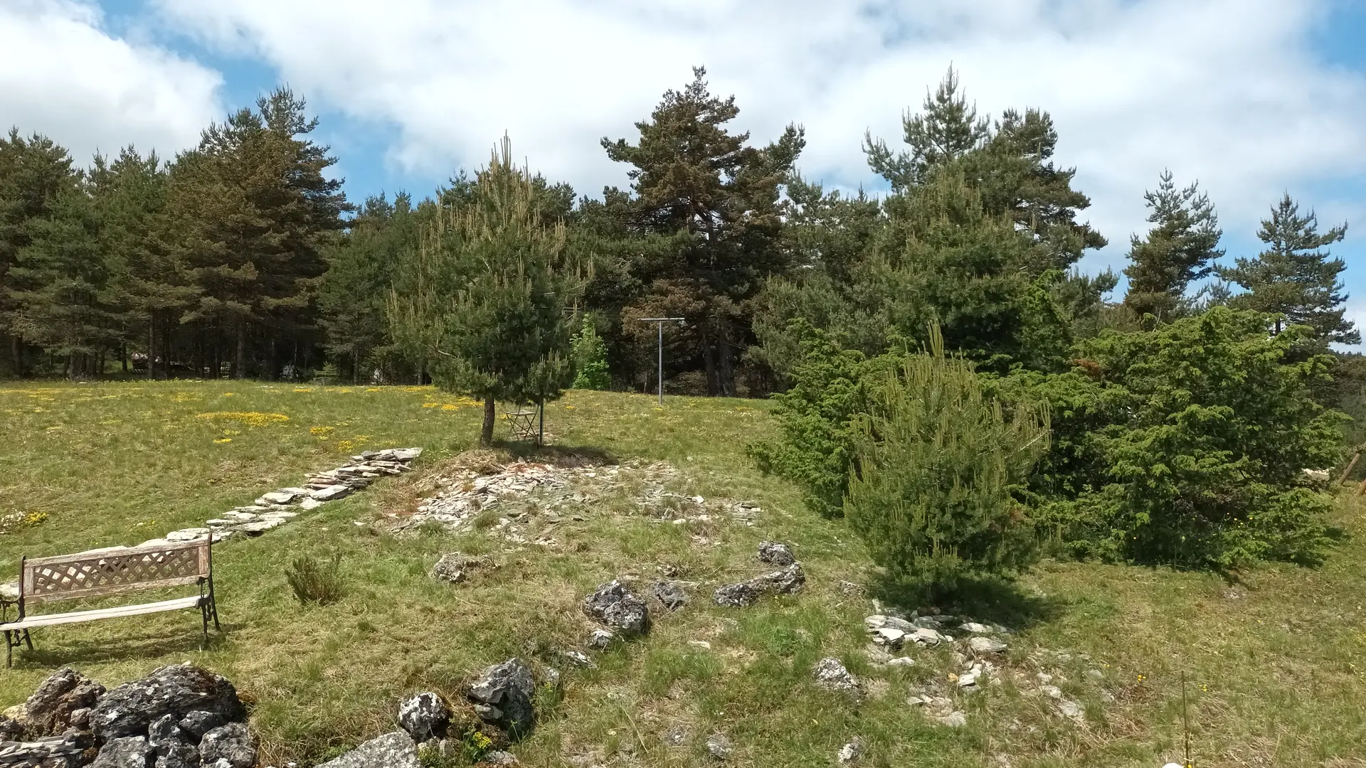 Terrain accès randonnée