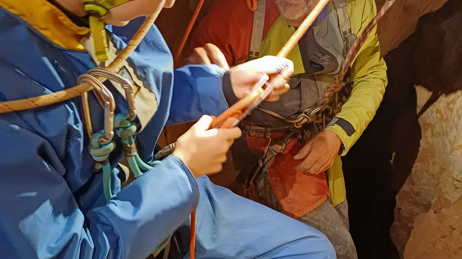 Spéléologie : Castelbouc 1  initiez-vous à la descente avec Tanara Aventure