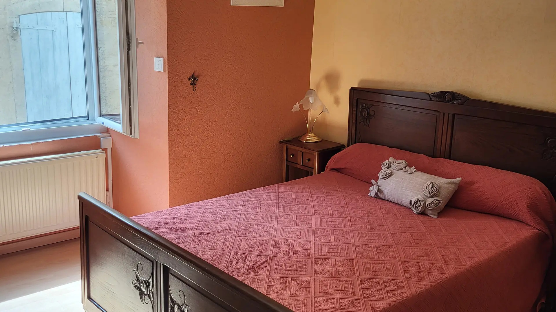 chambre premier étage  lit en 140