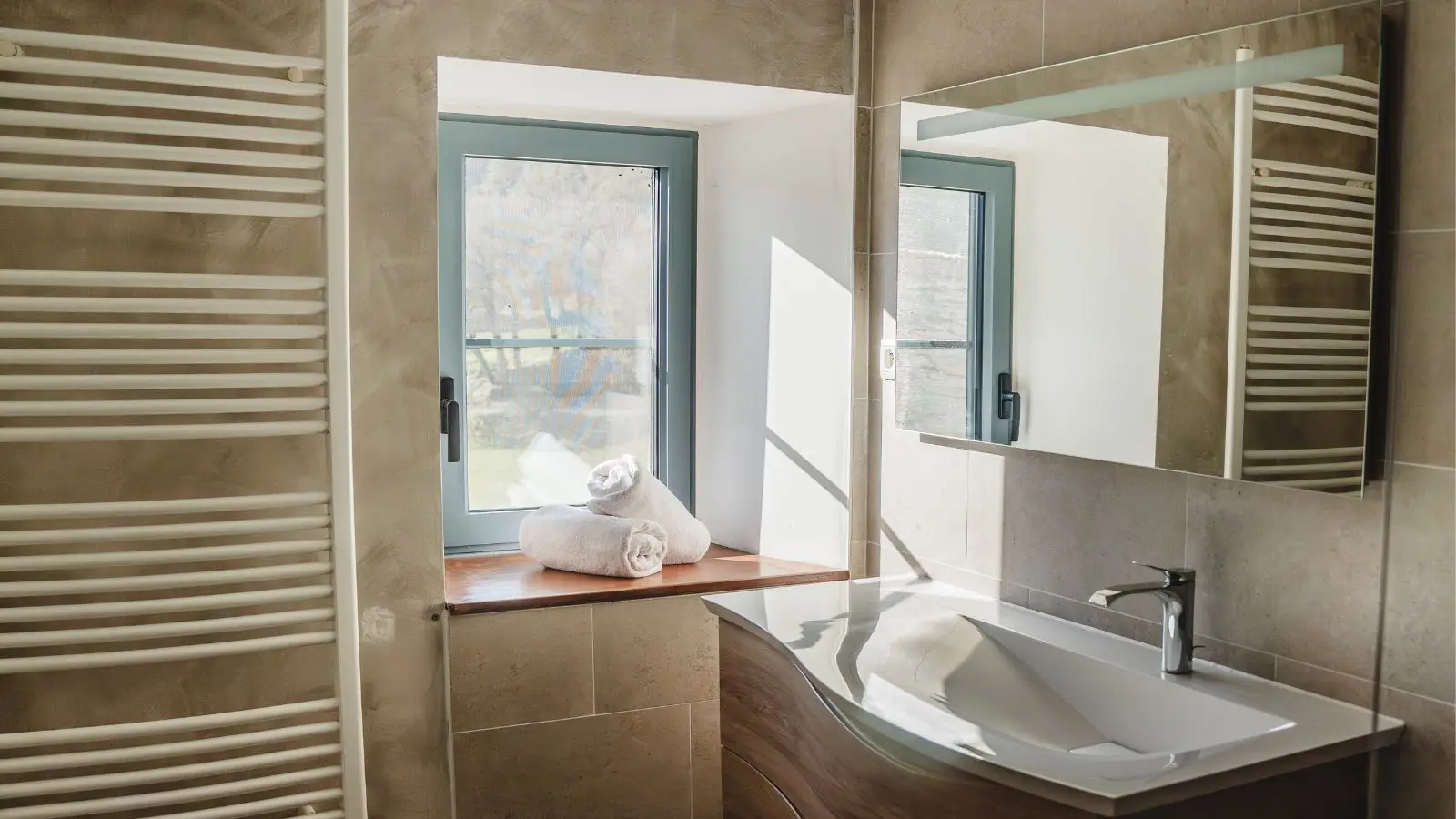 Salle de bain de la chambre double - Maison Caussenarde