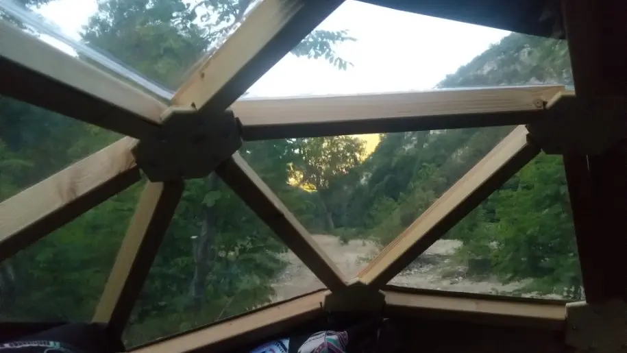 toit cristal du dodome pour observer les étoiles depuis son lit