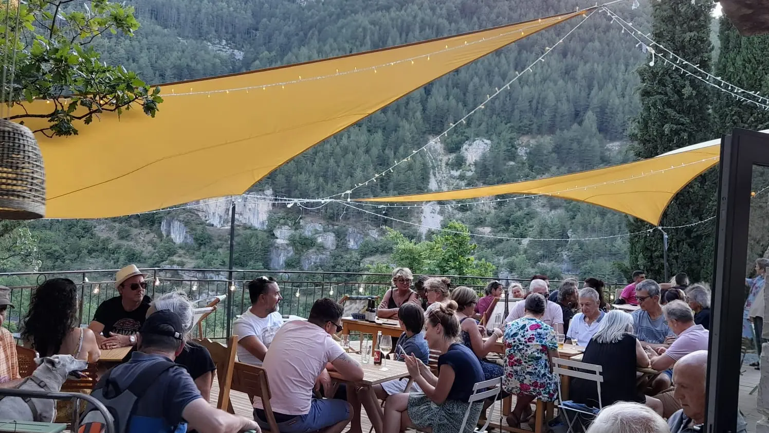 AUX CINQ ARCHES PHOTO