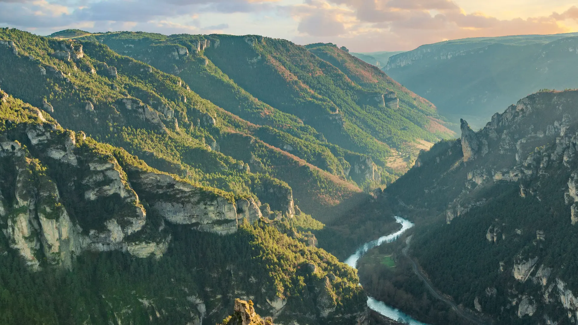 AdobeStock_289478395 - gorges du tarn