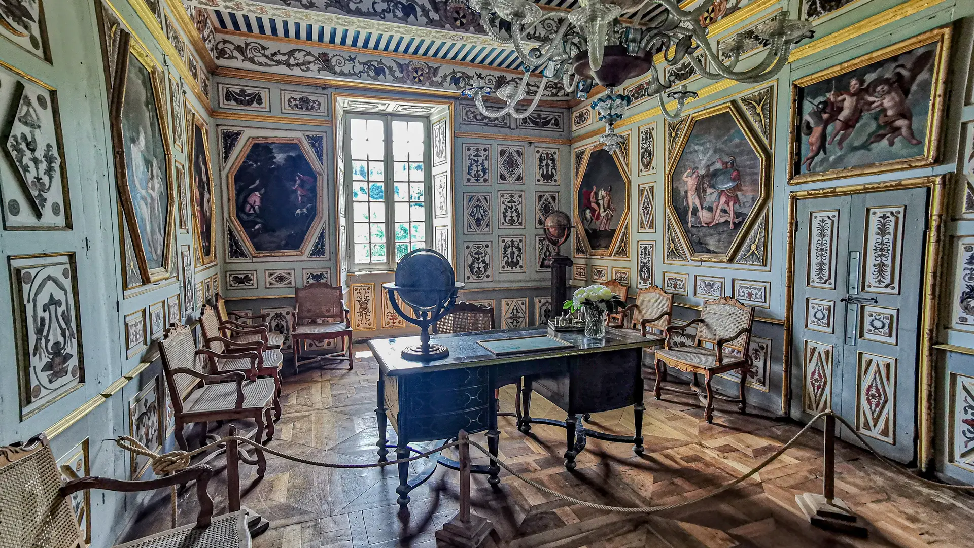 Bureau de César - Château de la Baume