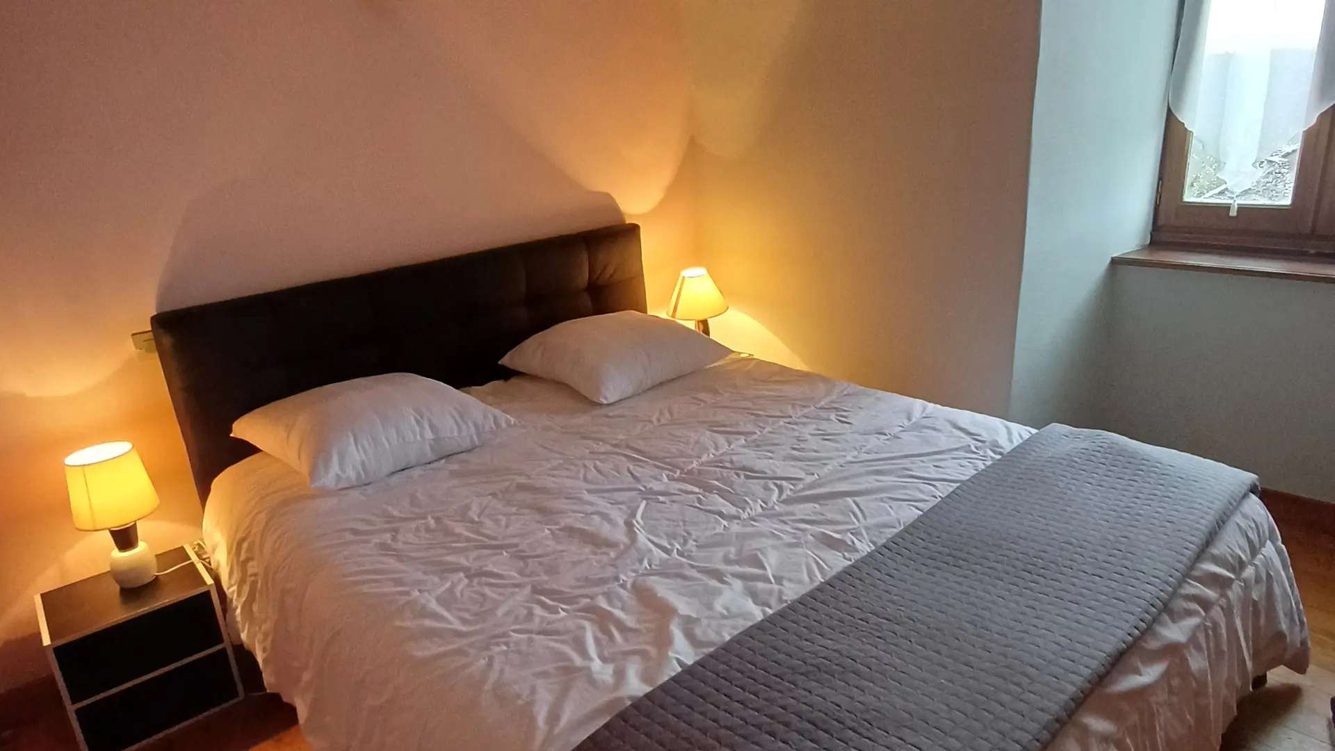 Chambre 1 _ Gîte Les Lilas du Sauveterre à Recoules de l'Hom