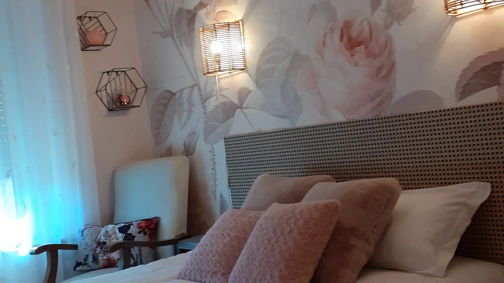 Chambre rez-de-chaussée du gîte Le Jardin, Blayac, Séverac d'Aveyron