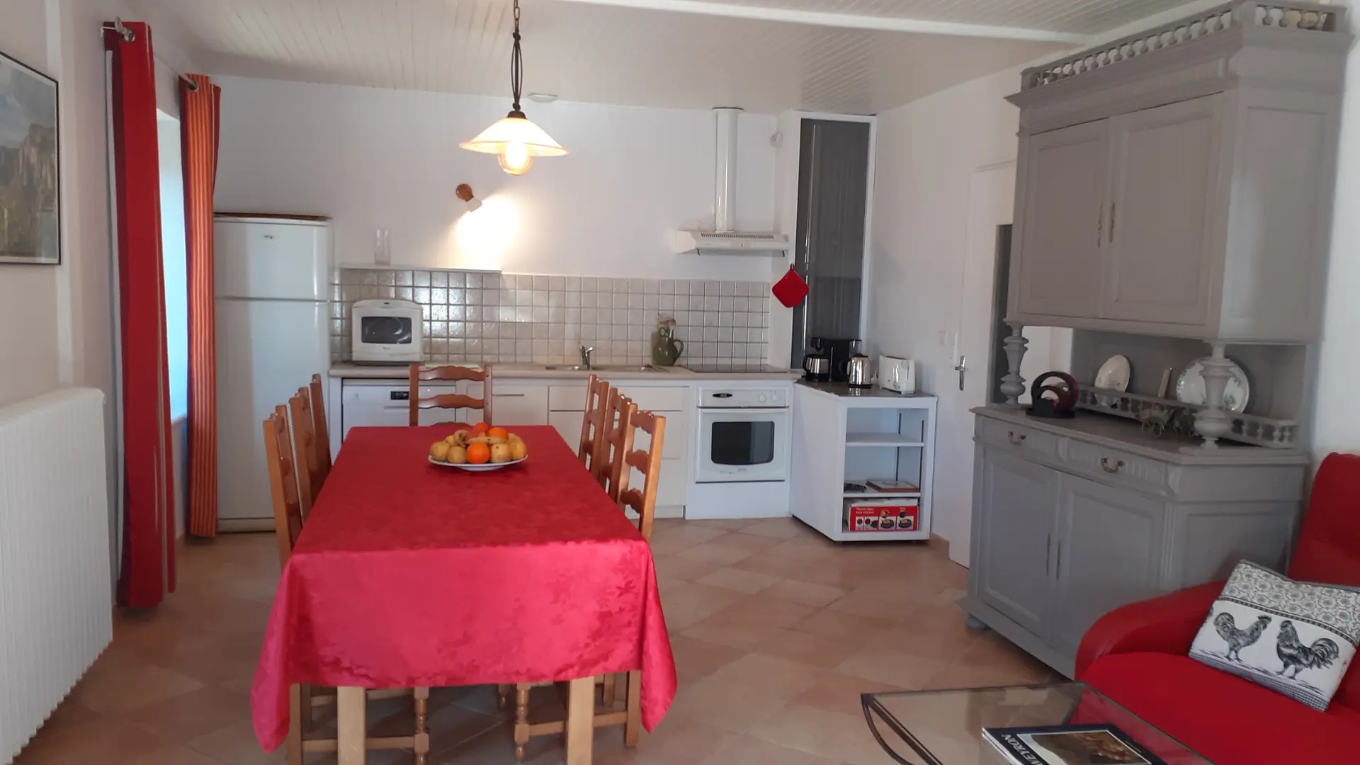 Coin cuisine du gîte Le Jardin, Blayac, Séverac d'Aveyron