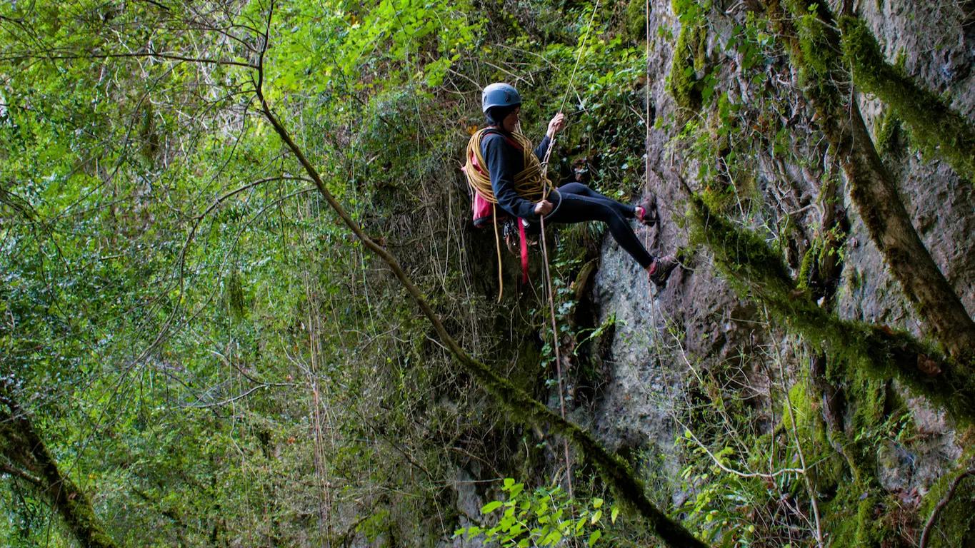 Descente de ravine en rappels