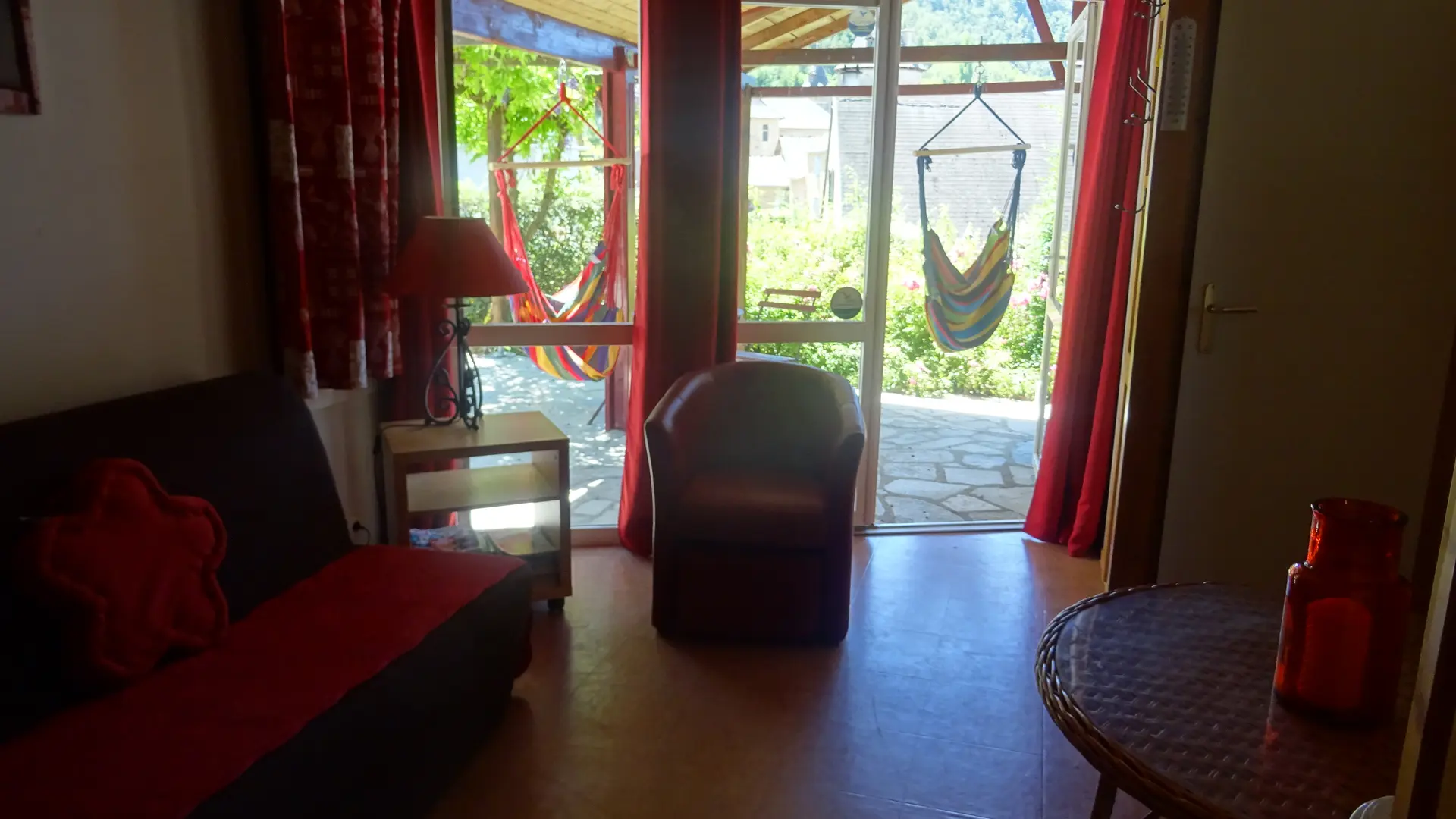 DU SALON VUE SUR L'EXTERIEUR (logia )