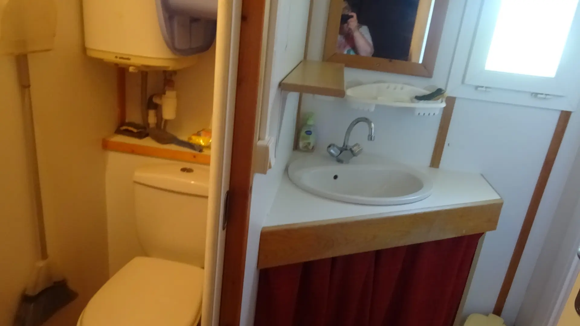 SALLE D'EAU :douche ...wc