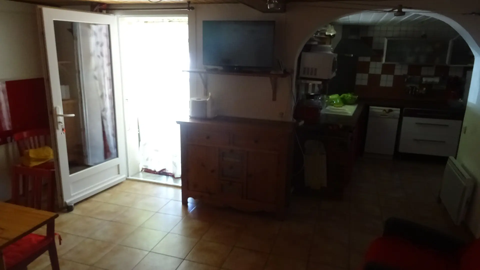 PORTE OUVERTE SUR L'EXTERIEUR ....