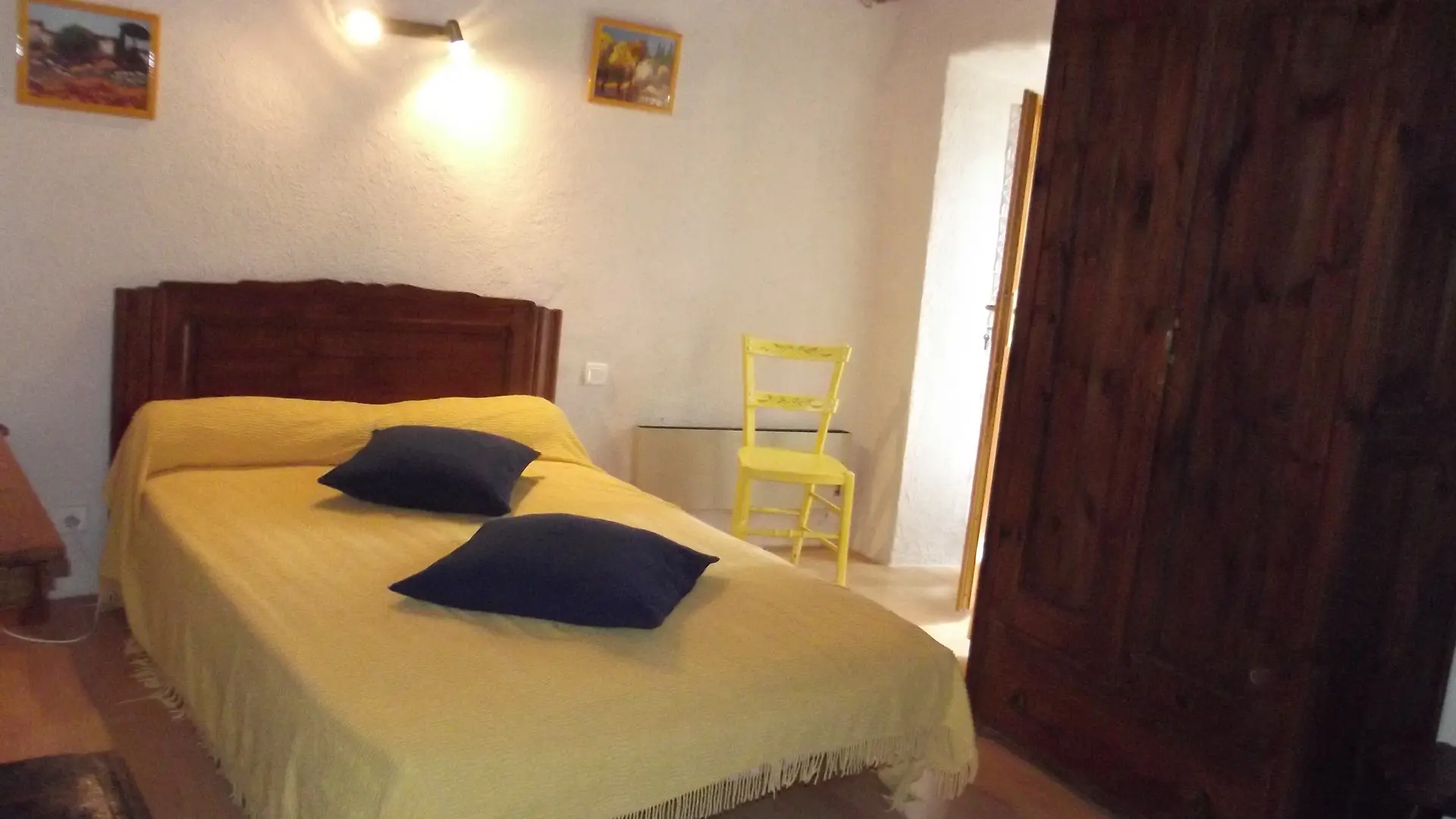 La Maison de Paul, chambre avec balcon