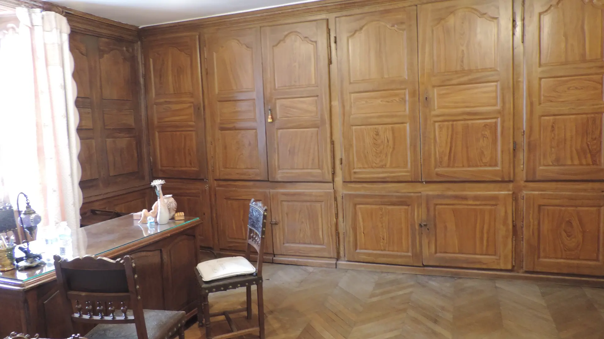 Les placards qui renferment des exposition mystérieuses...