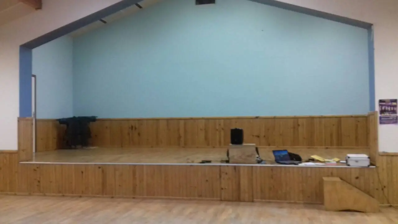 ESTRADE SALLE DES FETES DU RECOUX