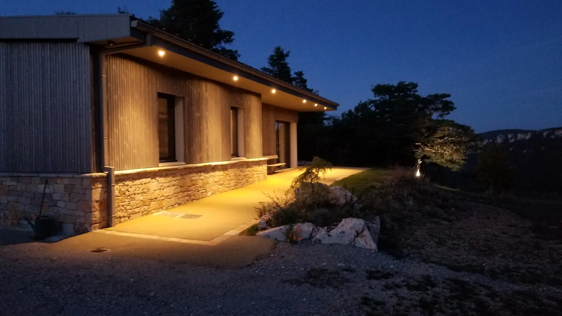 Extérieur de nuit - Le Balcon des Gorges
