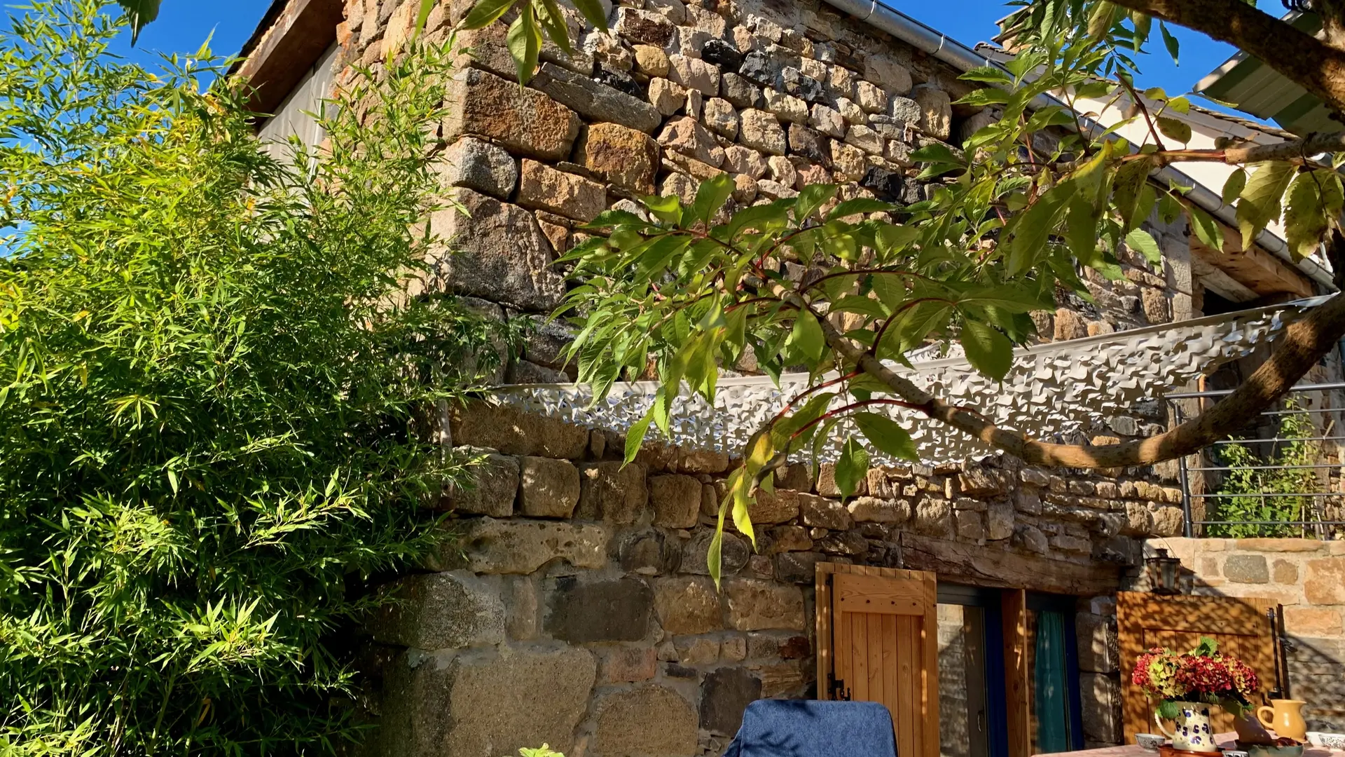 Grange-terrasse-bambous