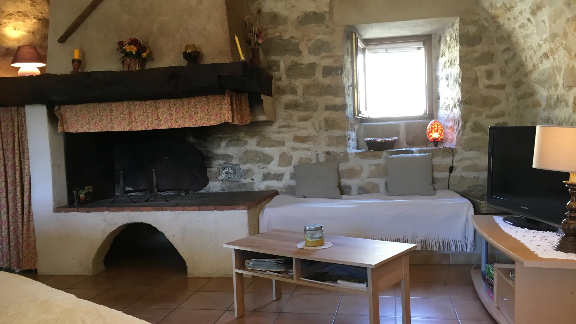 HLOLAR0480009242_05 Coin Salon