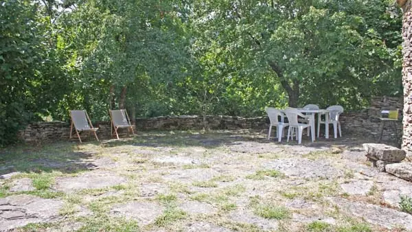 HLOLAR0480009242_08 Cour attenante