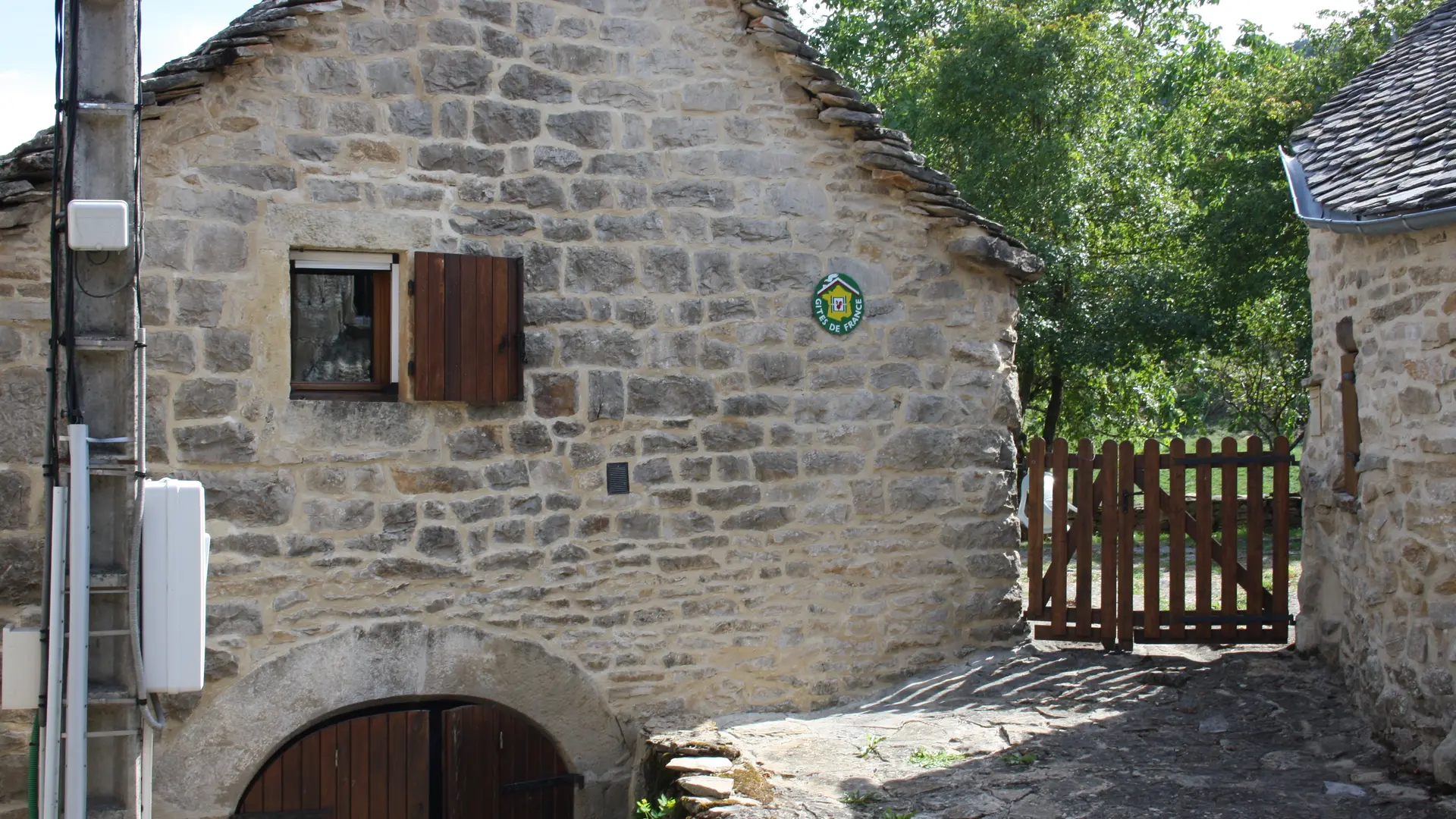 HLOLAR0480009242_01  Entrée du Gîte