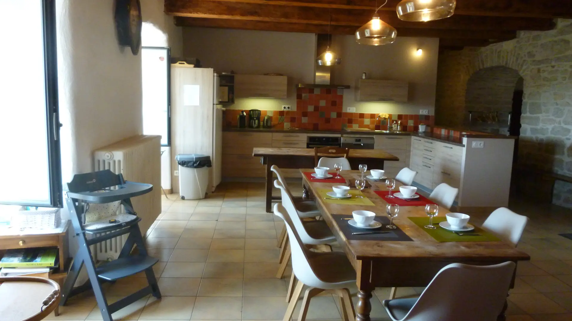 Le Pigeonnier, Gîtes de Combelasais - Séjour / Cuisine