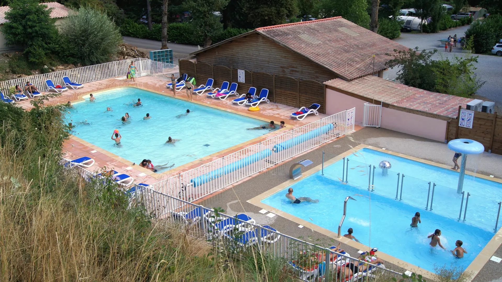 Grand bassin et Bassins ludiques (SPA et pataugeoire)