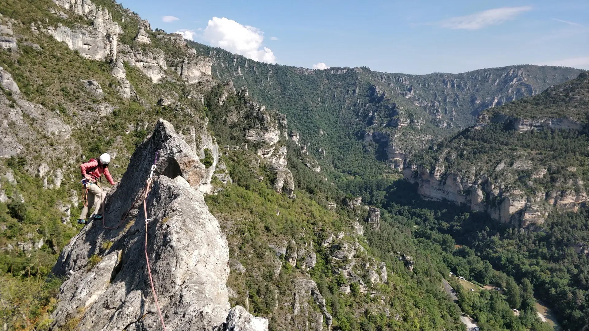 Escalade grande voie Roc Aiguille - La Belle Cordée