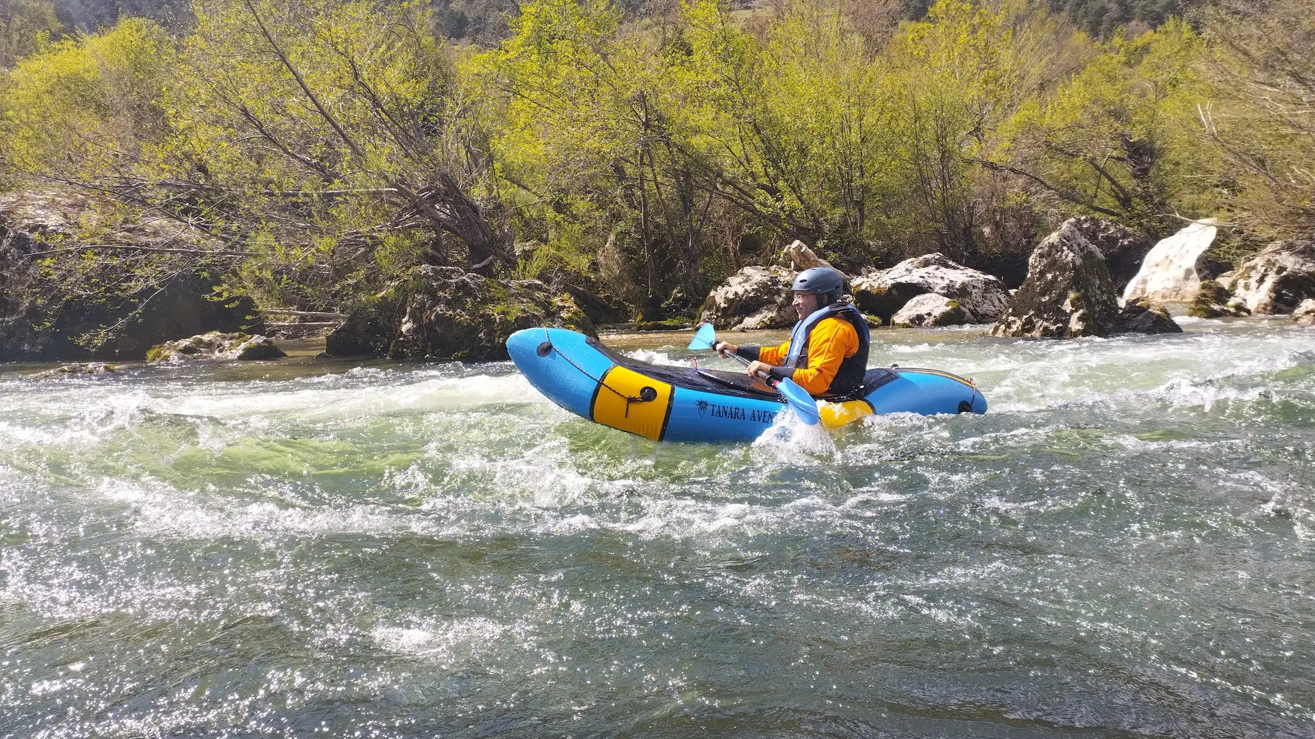 Découvrir la nature autrement grâce au packraft.