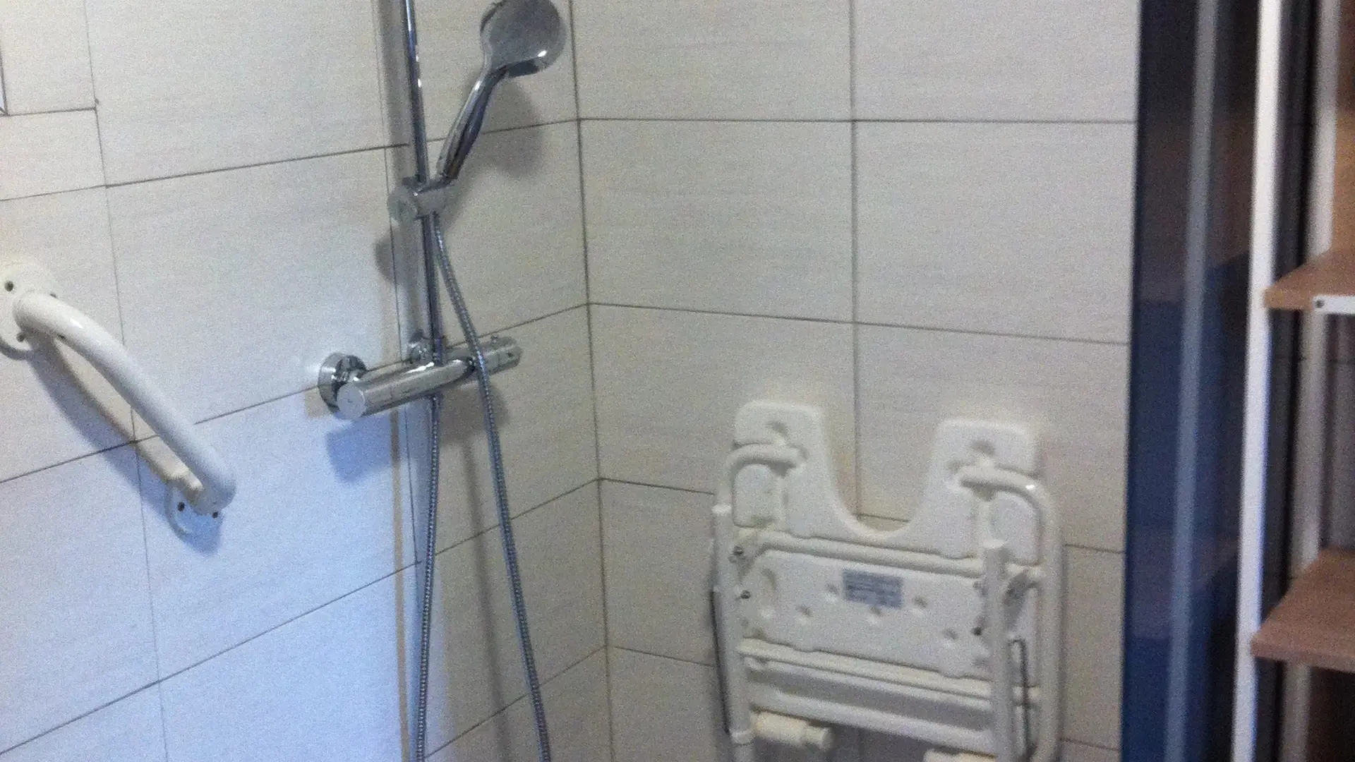 SALLE  D'EAU A  L'ITALIENNE ...