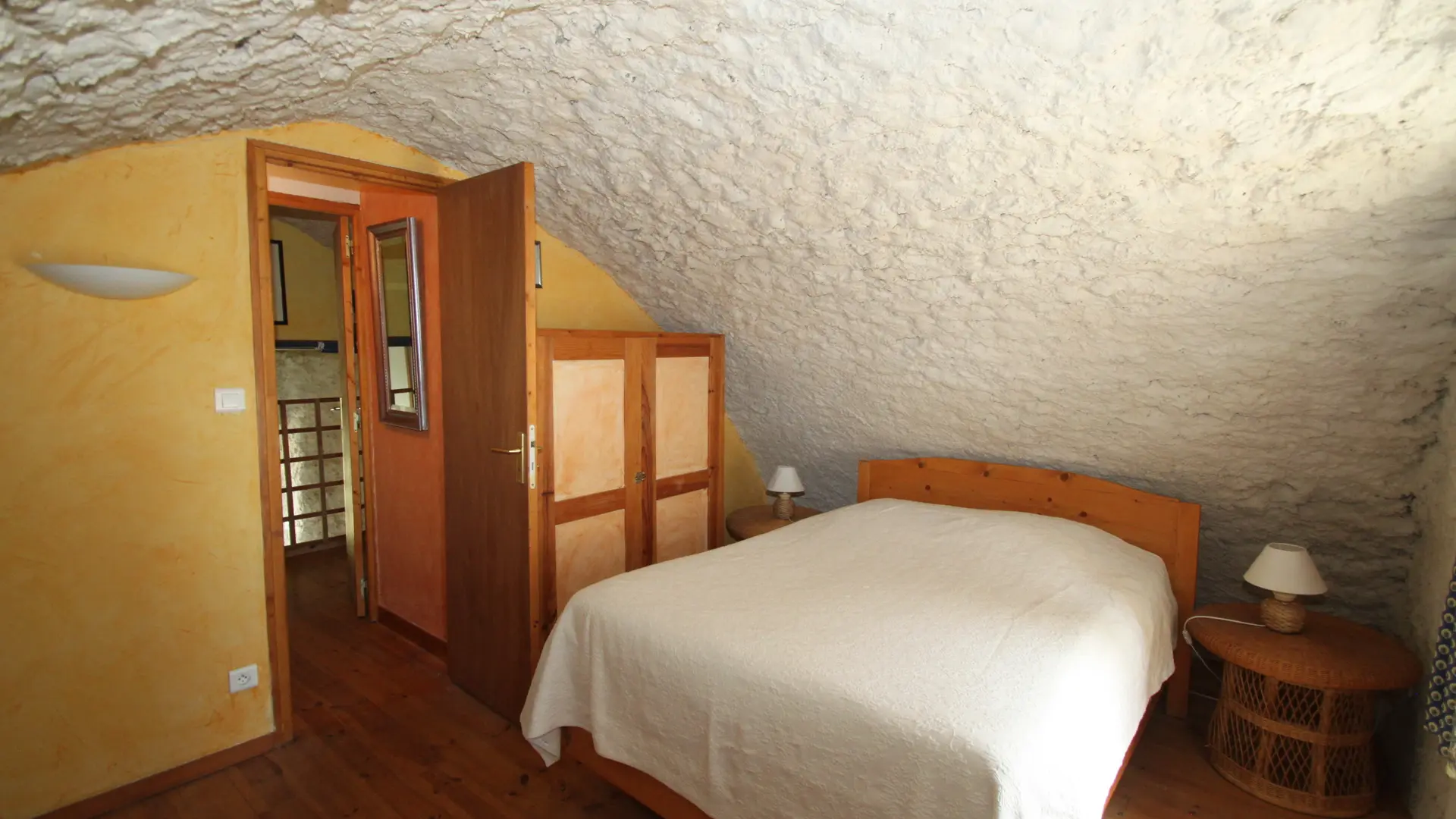 LEdS - Gîte Ecuries - Chbre principale (1 lit double - 1 lit simple)