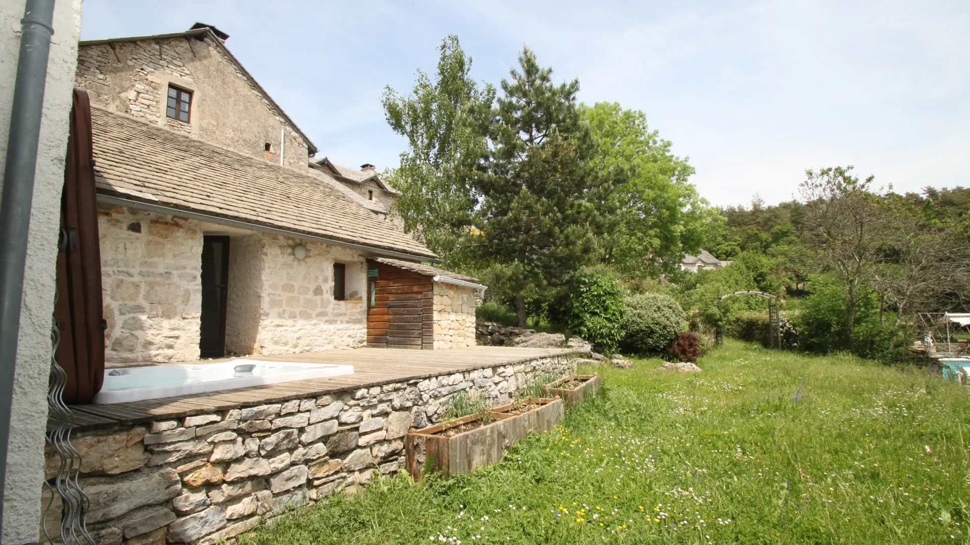 LEdS - Espace Bien-Etre - le spa extérieur