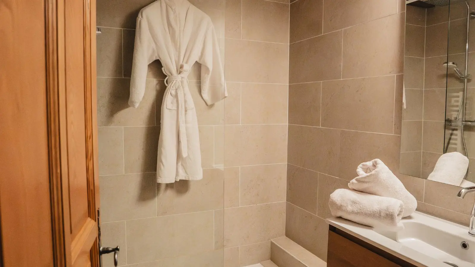 Salle de bain chambre triple - Maison Caussenarde