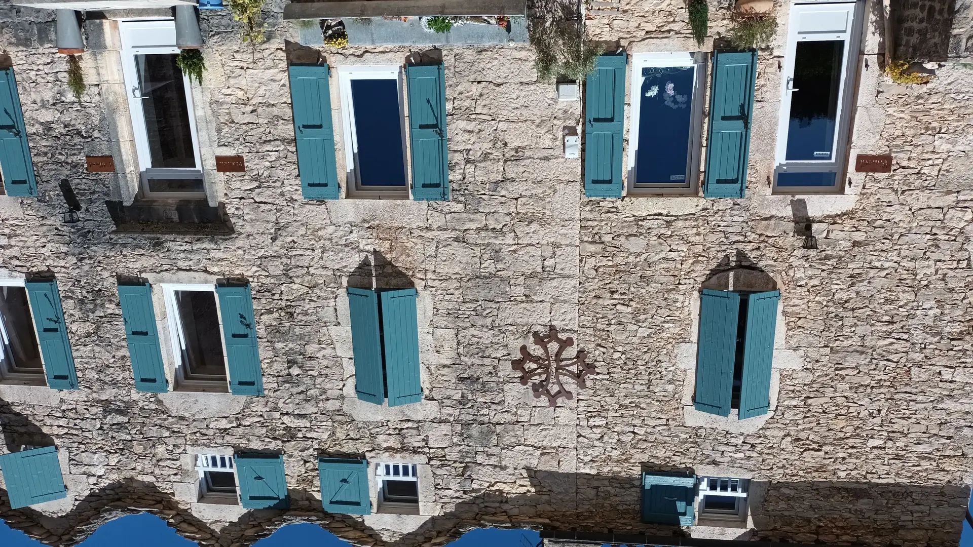 Gîte Lou Percat sous voûte - accès indépendant à l'arrière de la bâtisse -