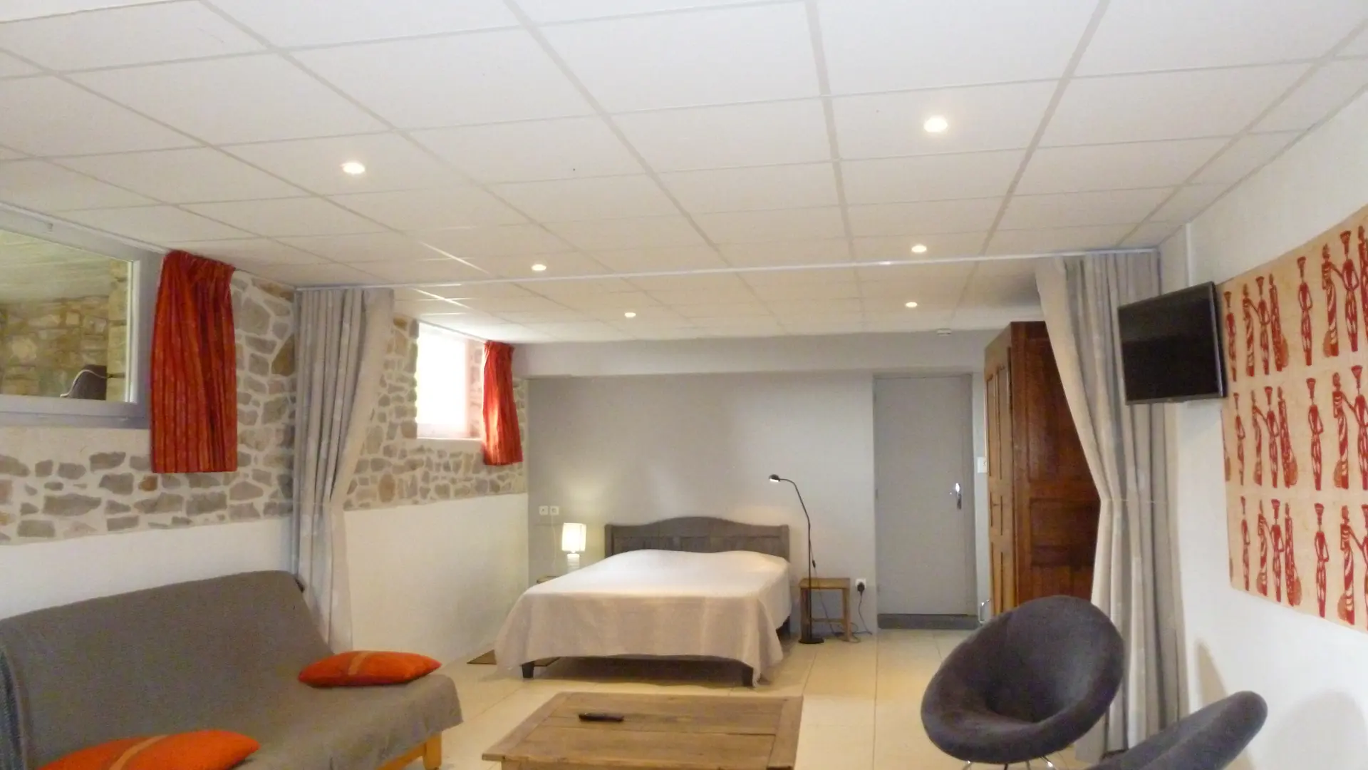 Le Pradet, Gîtes de Combelasais - Salon & espace nuit