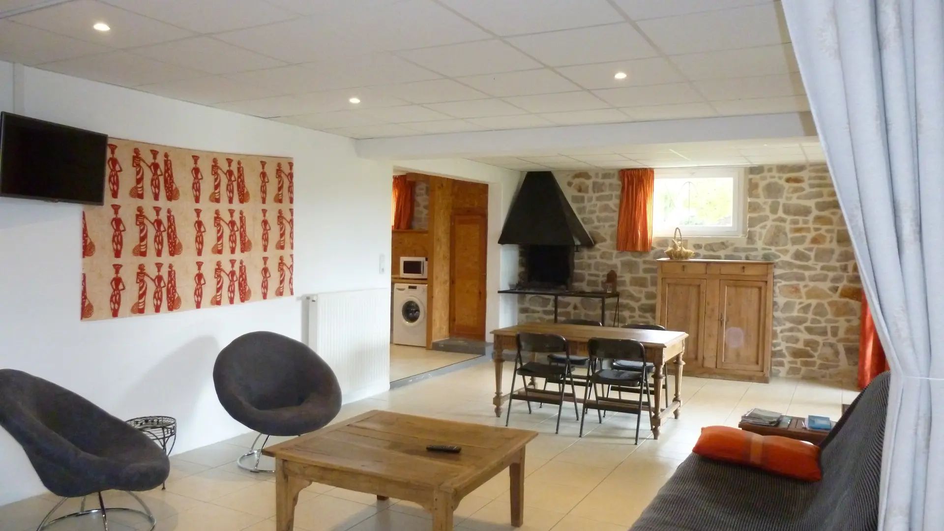 Le Pradet, Gîtes de Combelasais - Salon & espace nuit