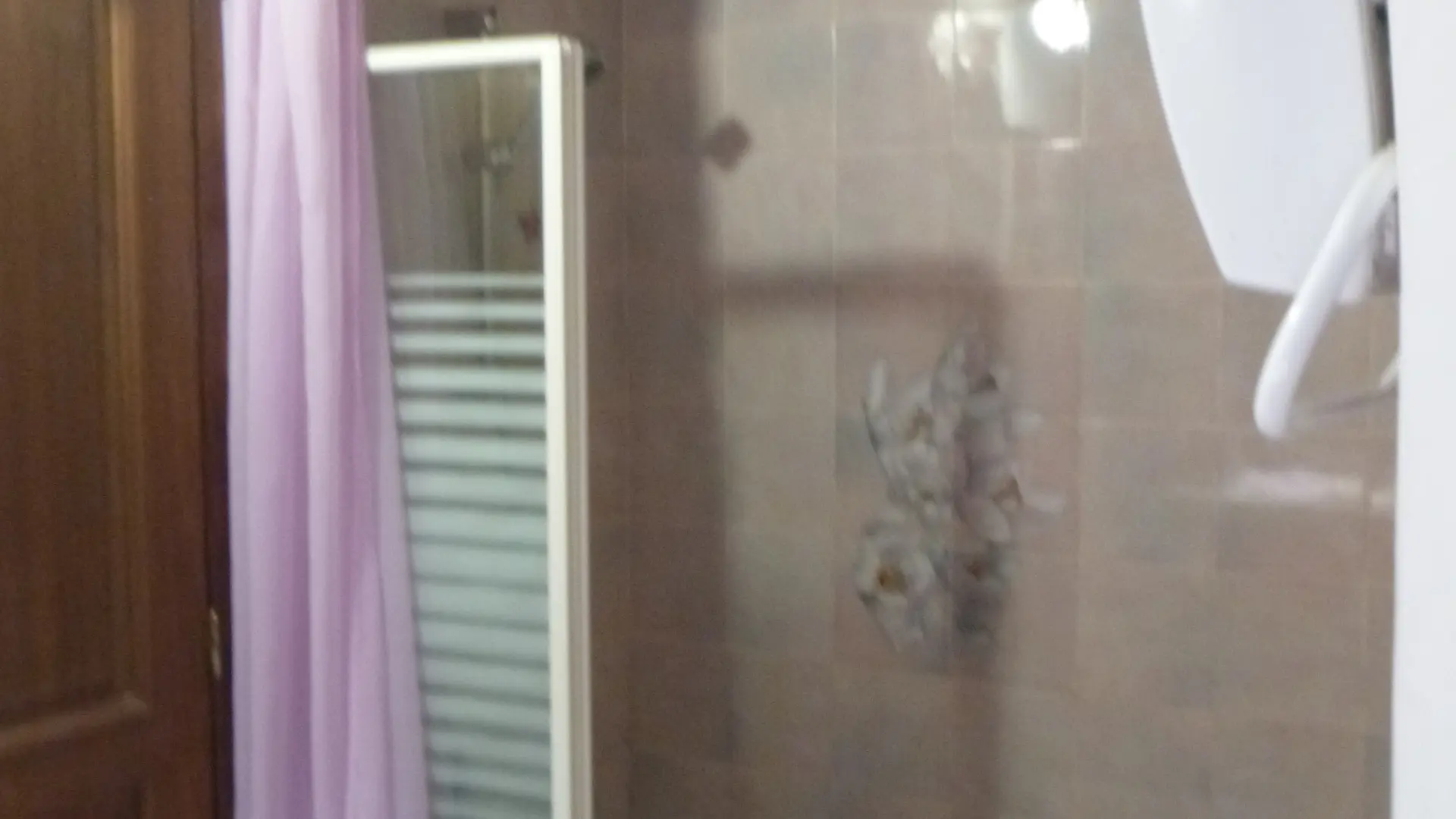 Baignoire salle de bain étage 1