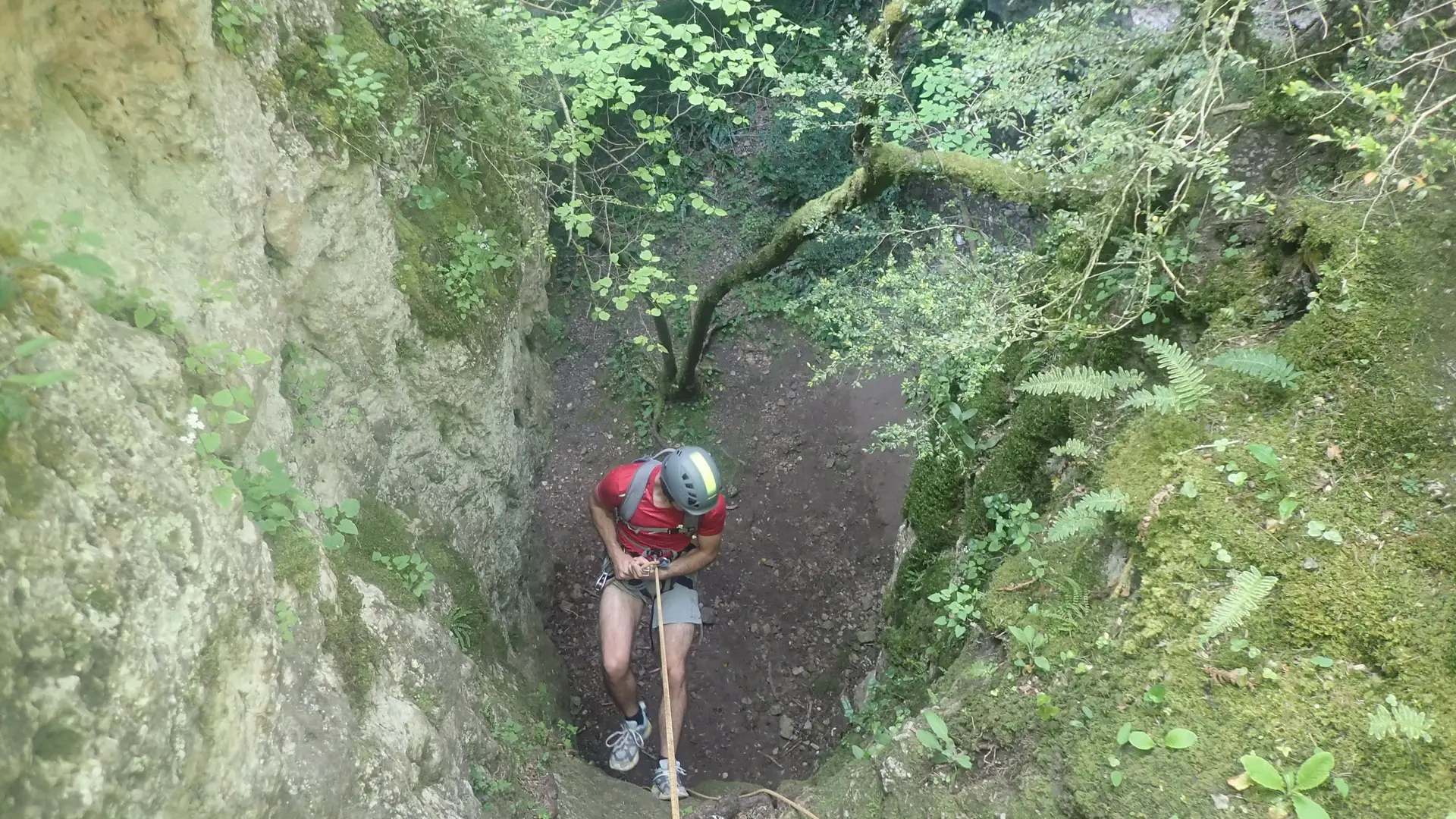 Descente de ravine en rappels