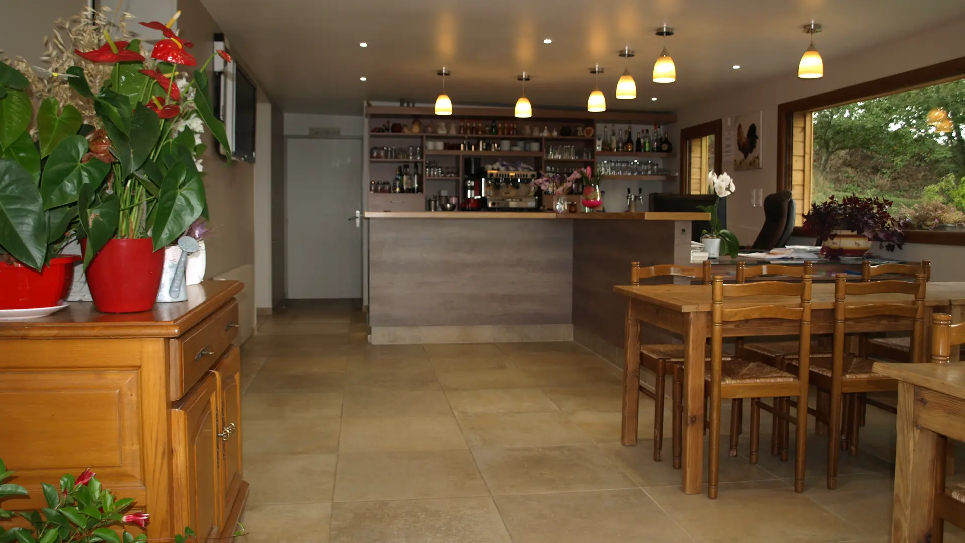 le bar avec accès wifi gratuit