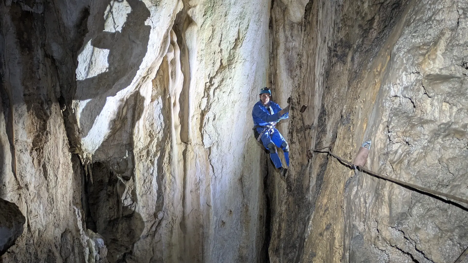 Explorez les profondeurs avec la Via Corda de Tanara Aventure