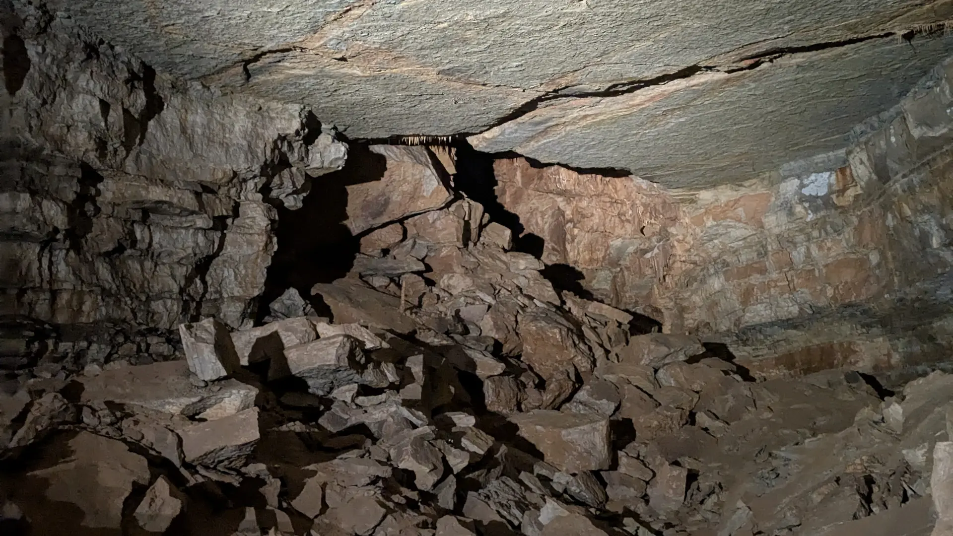 Grotte de Castelbouc 4 Salle des Dinosaures Tanara Aventure