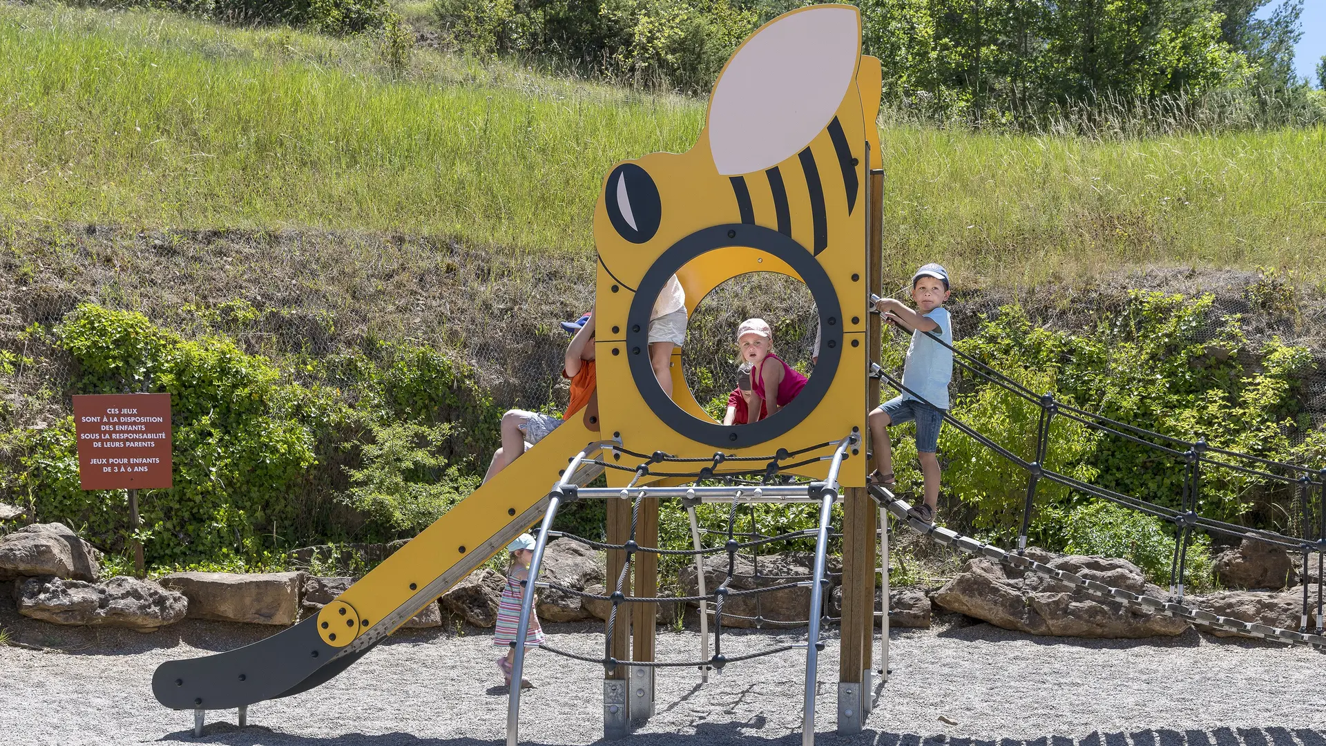 Phototheque-Micropolis-Aire-de-jeux-