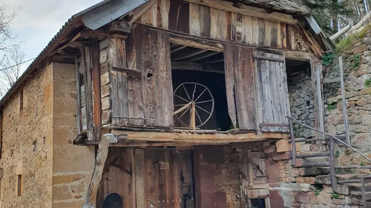 ANCIENNE GRANGE-COURS INTERIEURE-