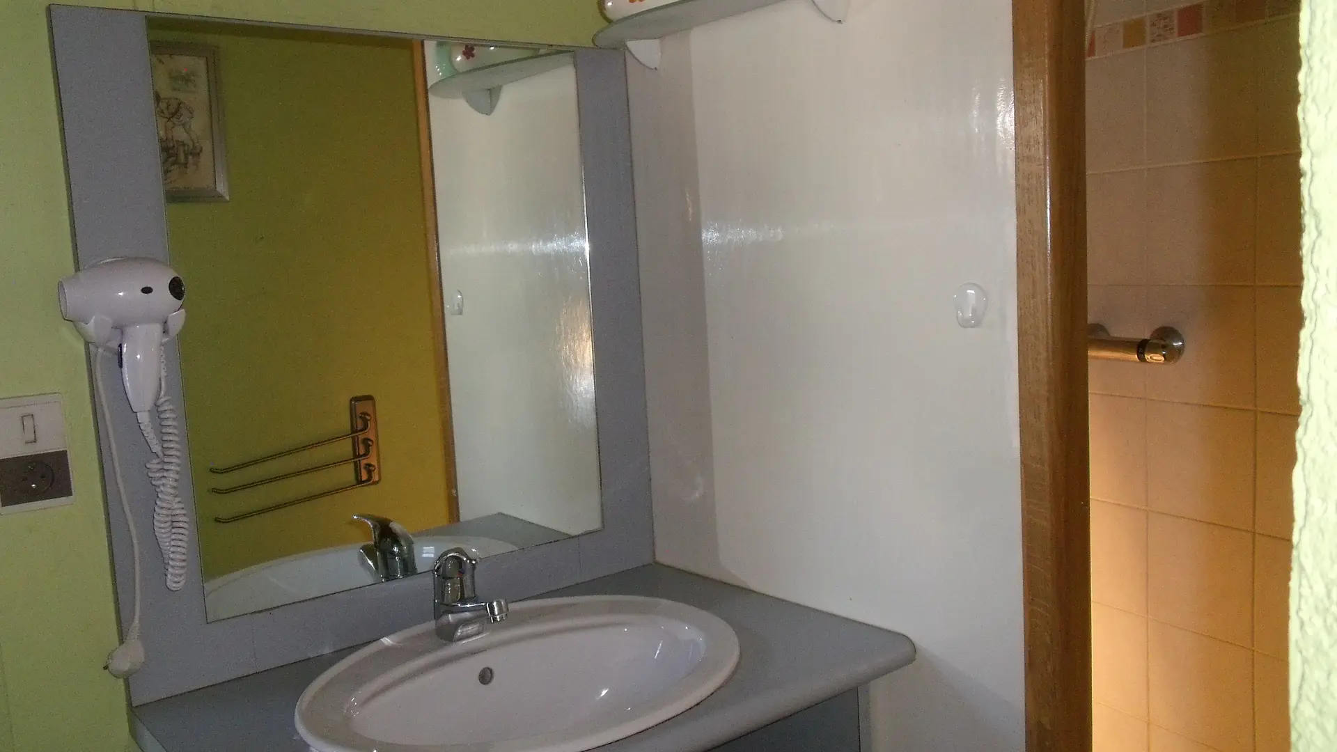 Salle d'eau de la Maison d'Amédée, Blayac, Séverac d'Aveyron