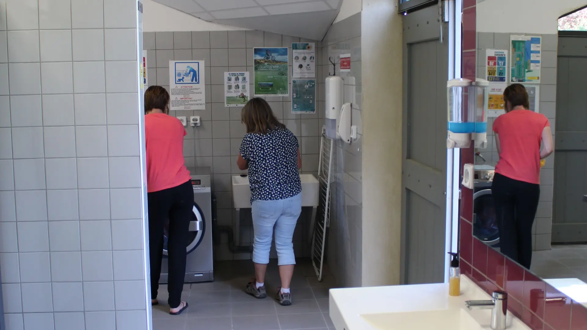 Sanitaires du camping Aux portes du Sauveterre